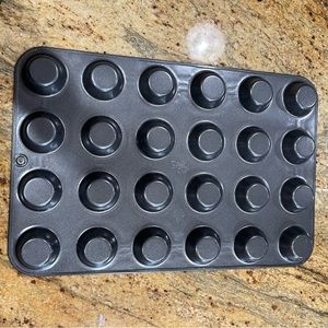 Pampered Chef Mini Muffin Pan Cupcake Bite Size